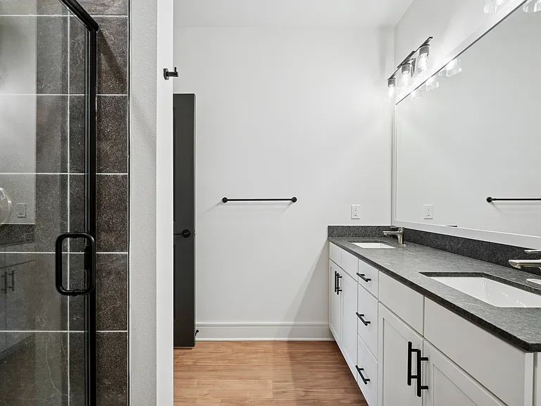 Linz Charlotte — Photo 93