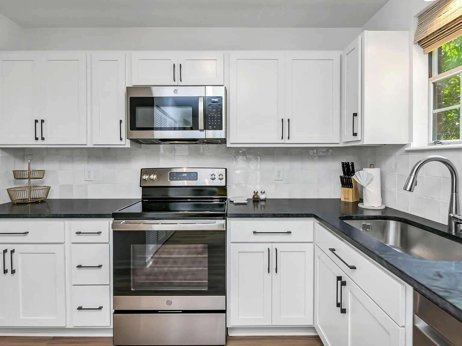 3 bed, $3,250 — Photo 2