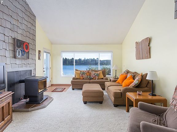 4th image of 1106 NE West Lagoon Dr