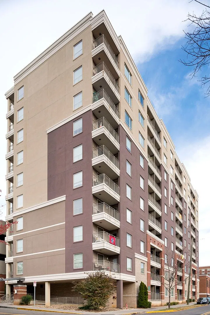 Lake Plaza Condominiums Unit #802: 3bed/2bath Available FALL 2027 - Move in 8/11/27! $3800/month ... — Photo 1