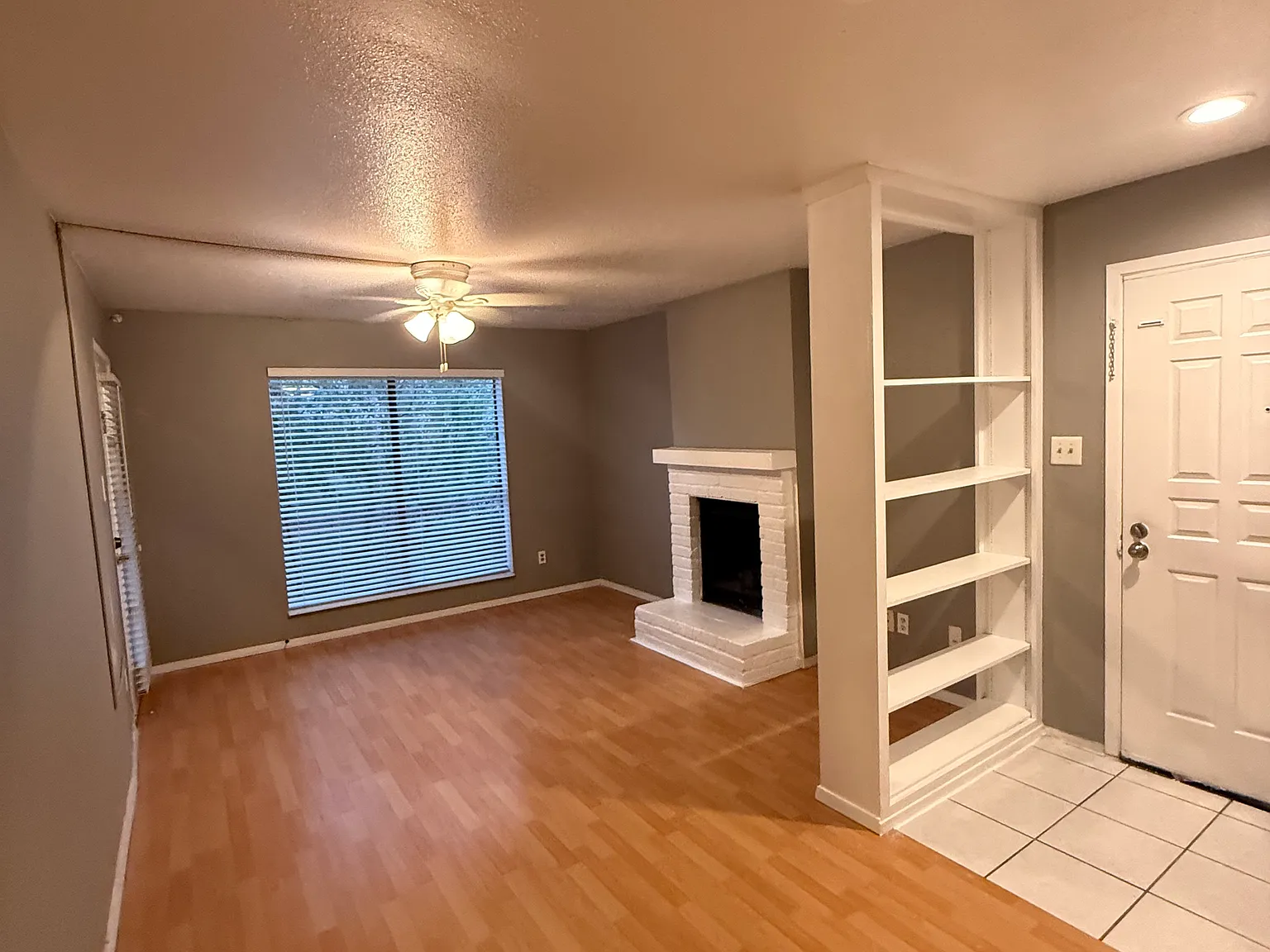 2 bed, 700 sqft, $1,190 — Photo 1