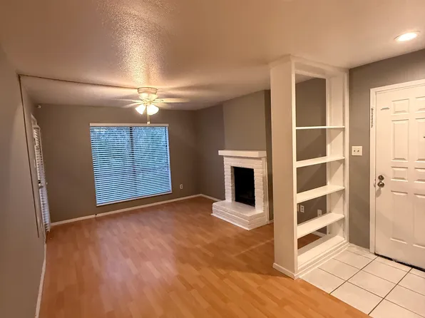 2100 Wilcrest Dr APT 216, Houston, TX 77042
