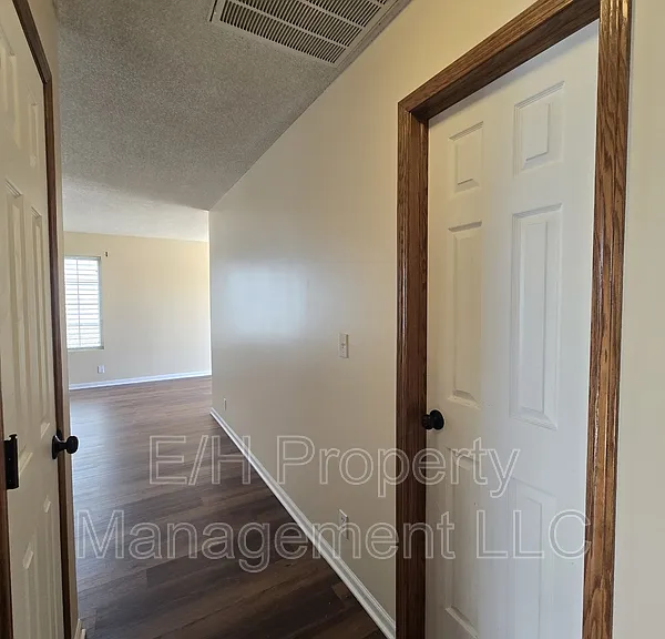 4462 S Elizabeth Ave — Photo 4