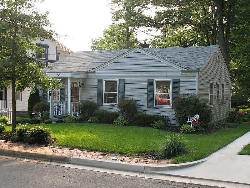 1st image of 207 N Lee St
