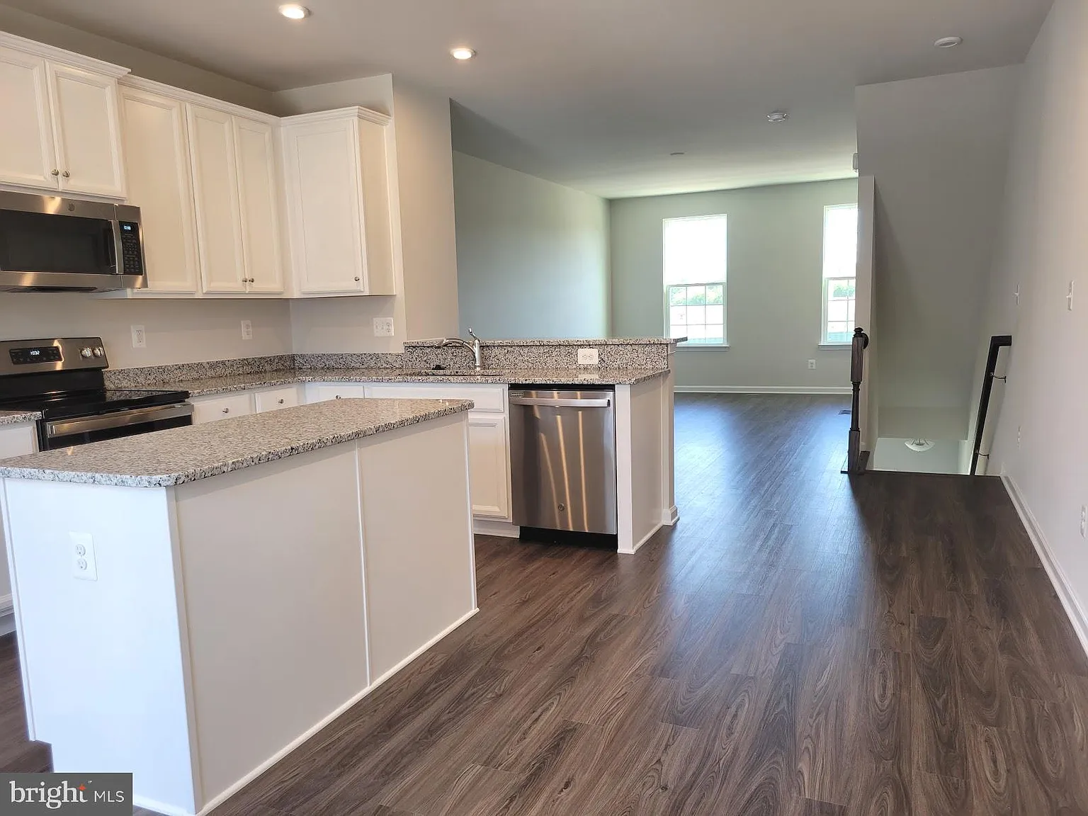 2 bed, 2.5 bath, 1548 sqft, $2,425 — Photo 2