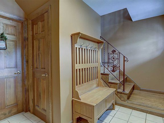 3rd image of 396 Tulip Ave
