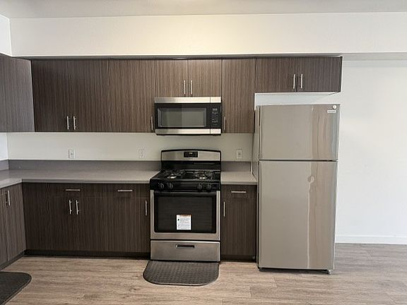 3rd image of 12203 Moorpark St #102