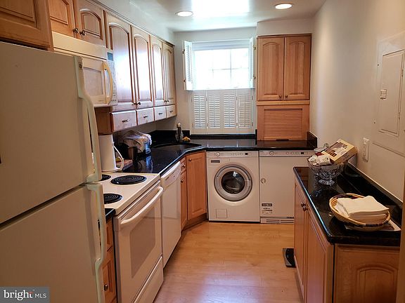 3rd image of 6247 Wilson Blvd APT 201
