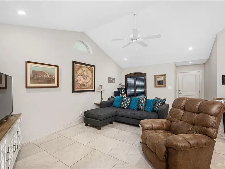 1515 N Jackson Rd — Photo 3