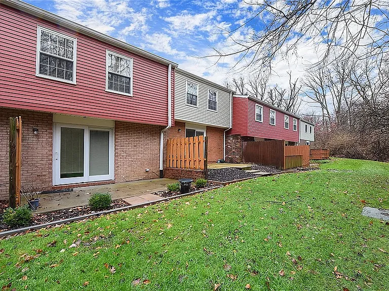 806 Countryside Dr — Photo 2