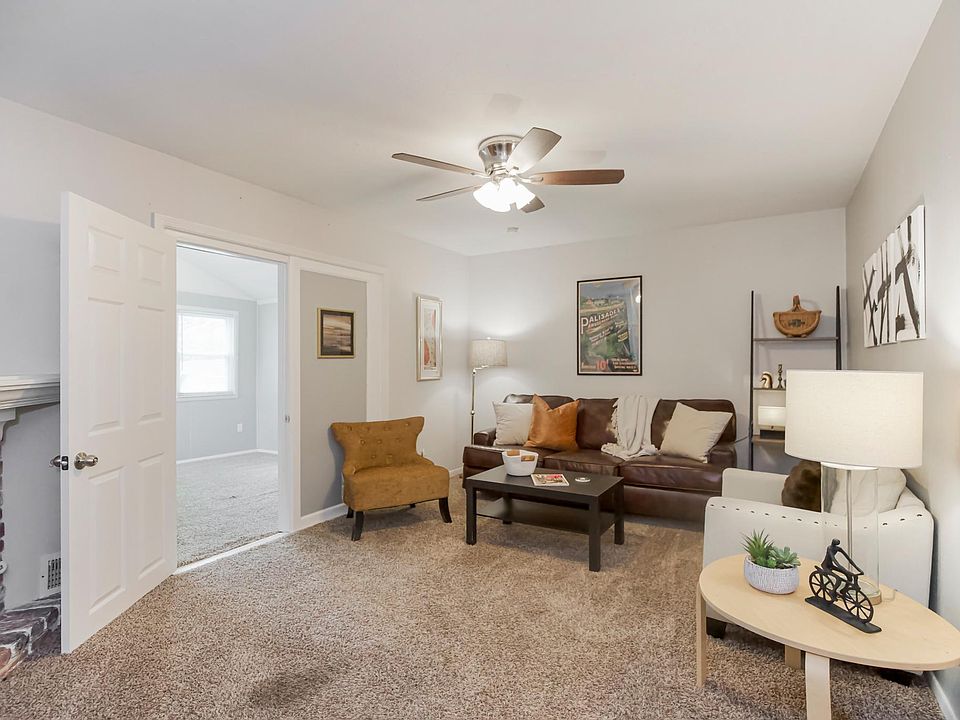 1st image of 305 NE Sharon Dr