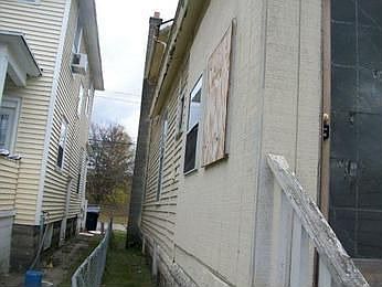 2nd image of 1014 1st St NW