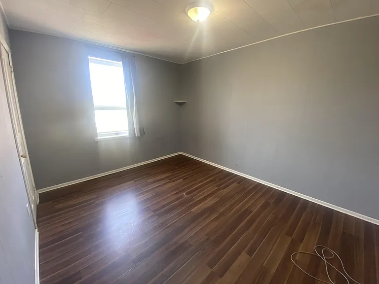 242 Archibald St N — Photo 11