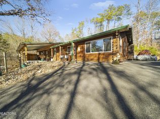 3305 Leonard Huskey Ln, Pigeon Forge, TN 37863