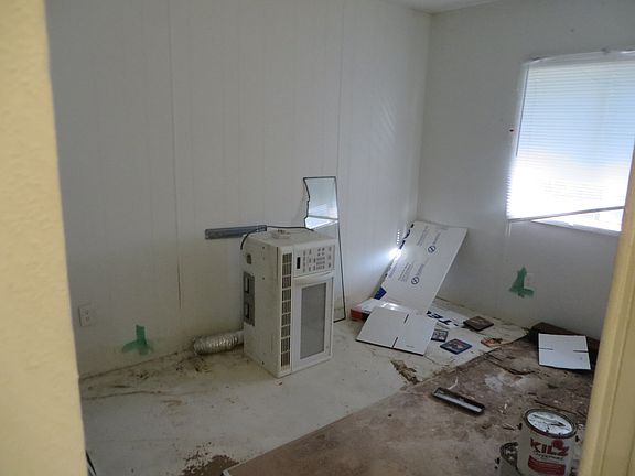 4th image of 16445 Village Dr SE