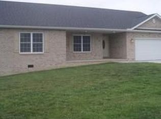 9 Elm St, Hurricane, WV 25526