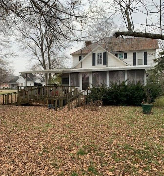 2nd image of 250 College St