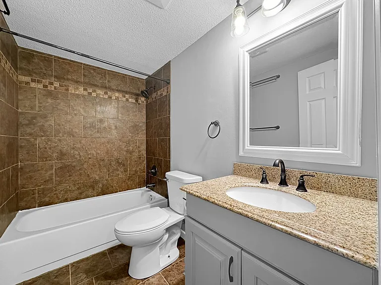 2814 Woodridge Ln — Photo 11