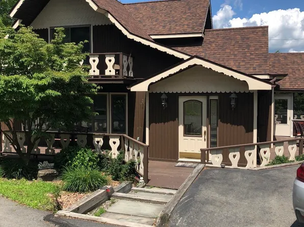 15 Fall Pl, Union Dale, PA 18470