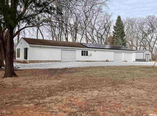 8 Prairie Rd, Macomb, IL 61455