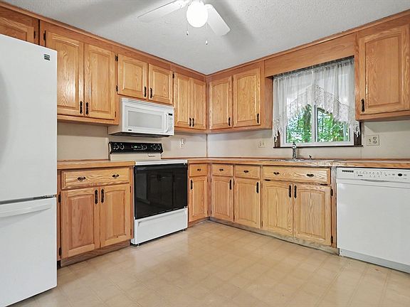5th image of 30 Sugar Hill Cir