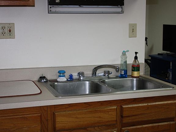 4th image of 334 Thrall St