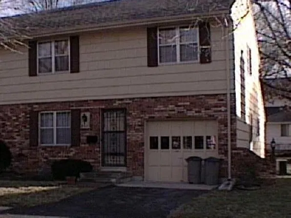 8337 Hadley St, Overland Park, KS 66212