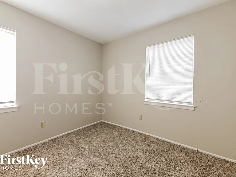 2029 Willow Ln — Photo 16