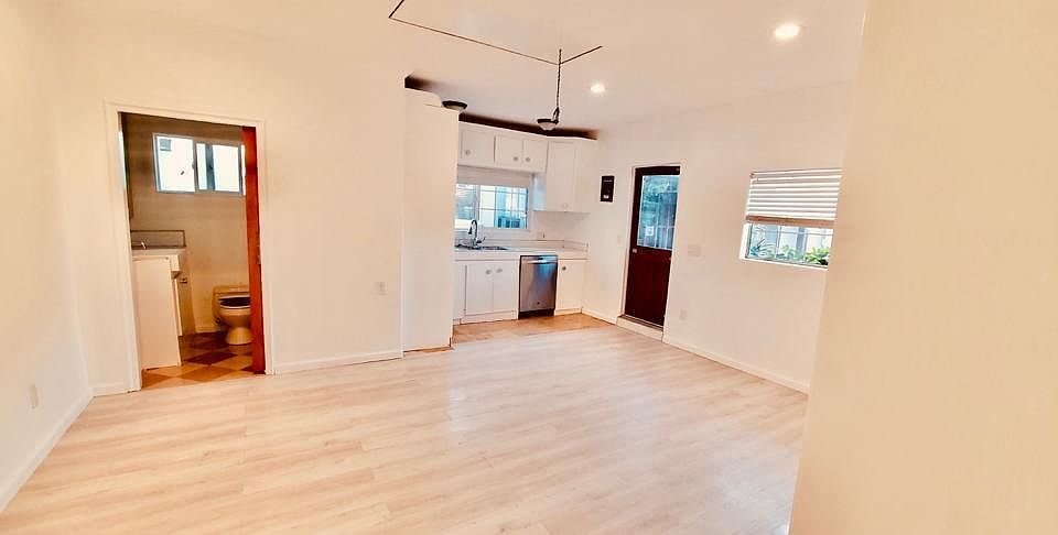1st image of 3153 W 154th St