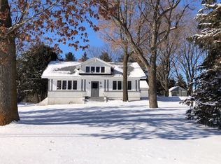 W330N4211 Lakeland Dr, Nashotah, WI 53058