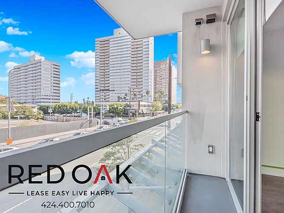 4th image of 1168 1/2 S Barrington Ave #208