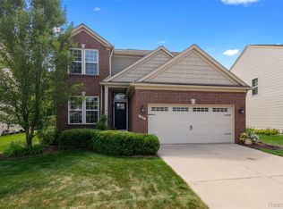 386 Otter Run Rd, Holly, MI 48442