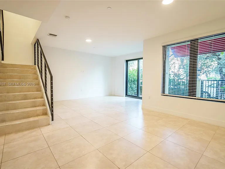 1091 Galiano St #102 — Photo 4