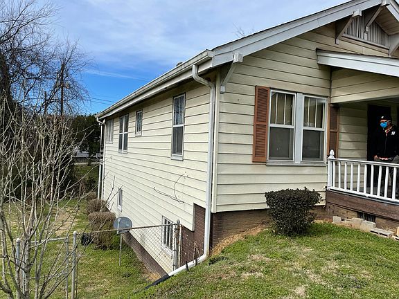 2nd image of 2851 Linden Ave