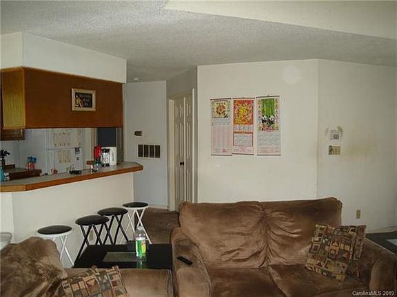 4th image of 8133 Cedar Glen Dr