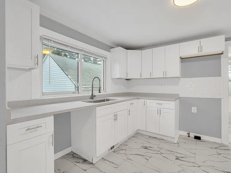 3606 Cadieux Rd — Photo 10