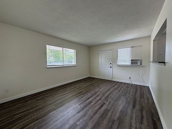 3rd image of 1100 S Willow St #2100