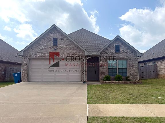 2nd image of 820 Lindsey Ln