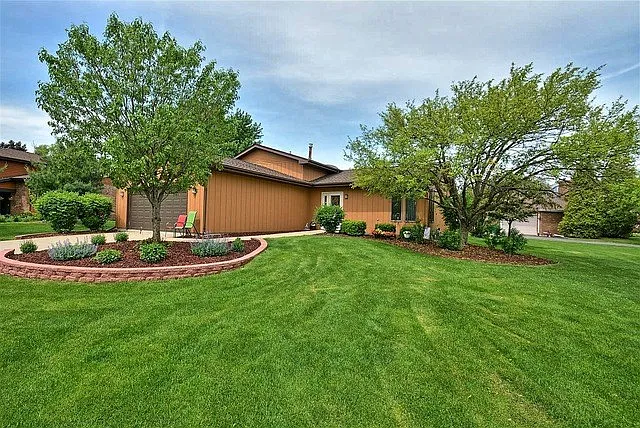 89 Timberline Dr photo 1