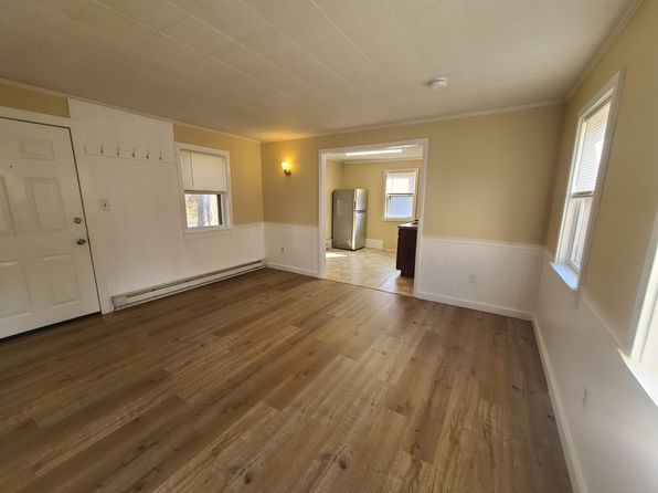 48 Middle Spring Ave