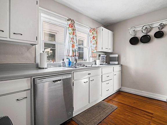 4th image of 310 N Elm St