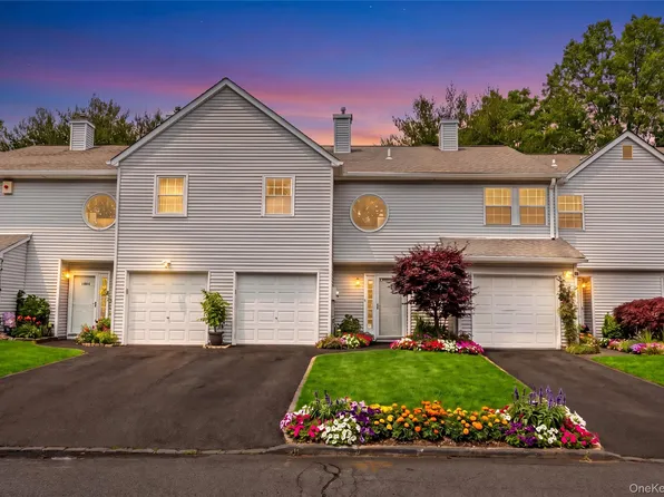 1406 Sara Circle, Port Jefferson Station, NY 11776