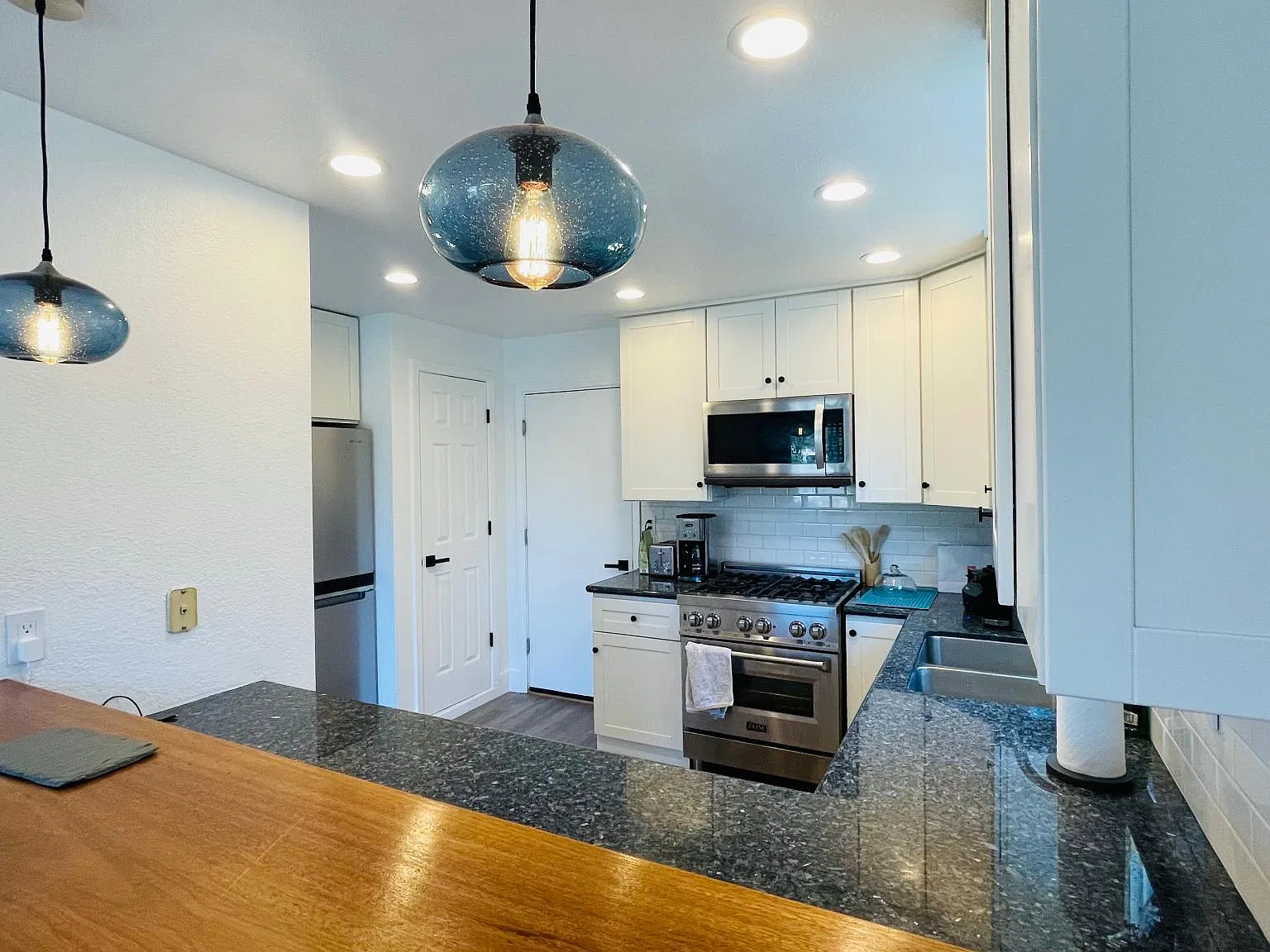 3 bed, 2.5 bath, 1500 sqft, $4,100 — Photo 3