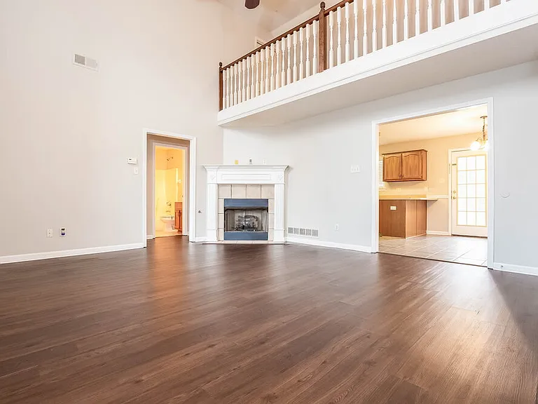 1209 Pendulum Dr — Photo 2