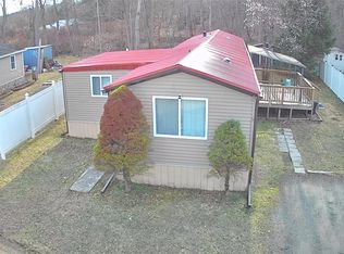 8 Essex Ln, Hurleyville, NY 12747