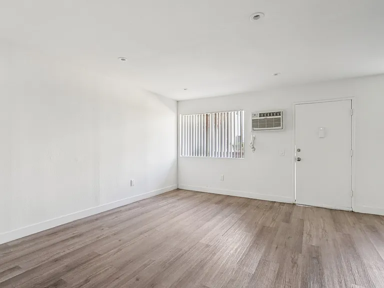 6300 Lankershim Blvd — Photo 6