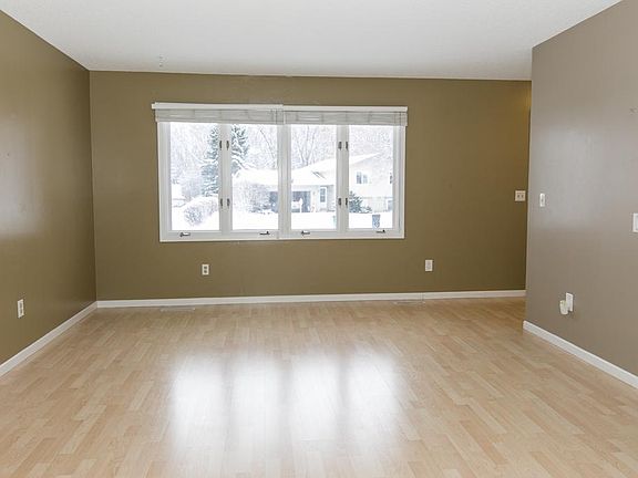 5th image of 8240 Queen Ave N