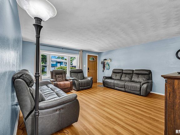 4th image of 3216 W Wilshire Dr