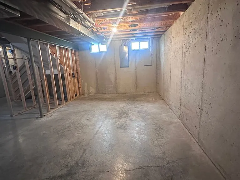 5519 Bannon Crossings Dr — Photo 32