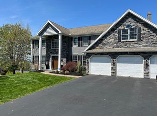 110 Beacon Hill Rd, Temple, PA 19560